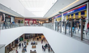 clientes fazendo compras no Praça Nova Araçatuba