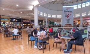 praça de alimentação do Caxias Shopping