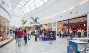 clientes fazendo compras no Parque Shopping Belem