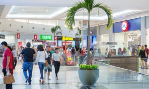clientes fazendo compras no Parque Shopping Belem