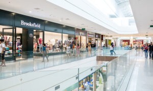 clientes fazendo compras no Parque Shopping Maceió