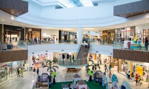 clientes fazendo compras no Parque Shopping Maceió