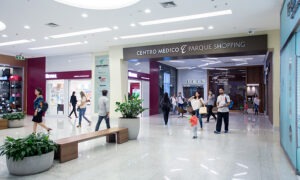 clientes fazendo compras no Parque Shopping Maceió
