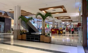 Corredor de lojas São Luís Shopping