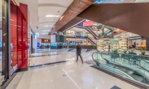 Corredor de lojas Shopping VillaLobos